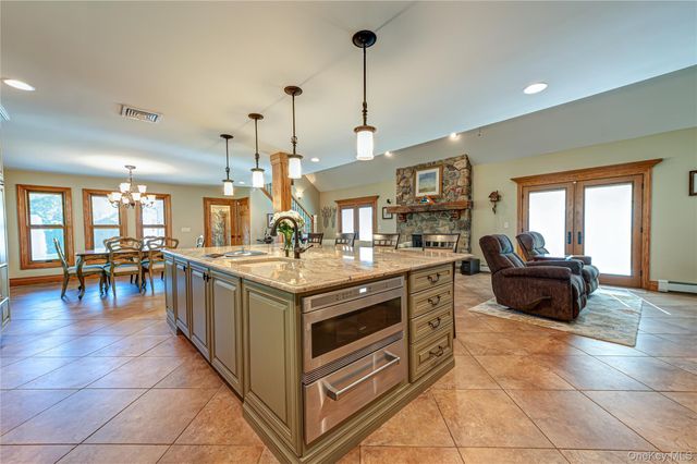 130 N Country Road, Shoreham, NY 11786