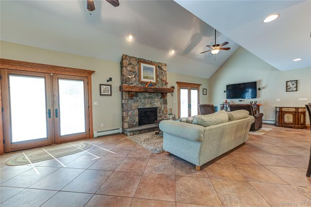 130 N Country Road, Shoreham, NY 11786