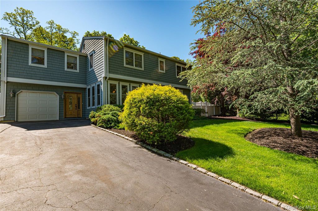 130 N Country Road, Shoreham, NY 11786