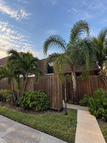 2003 20TH Lane, Palm Beach Gardens, FL 33418