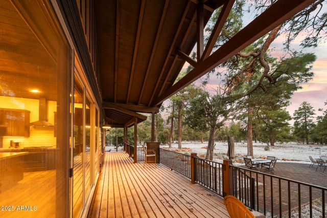 2702 MAJESTIC ELK Road, Overgaard, AZ 85933