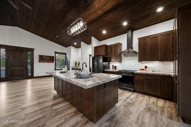 2702 MAJESTIC ELK Road, Overgaard, AZ 85933