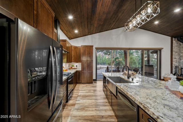 2702 MAJESTIC ELK Road, Overgaard, AZ 85933