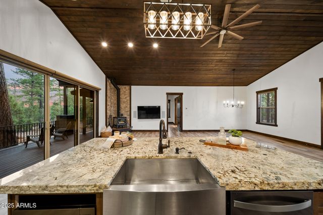 2702 MAJESTIC ELK Road, Overgaard, AZ 85933