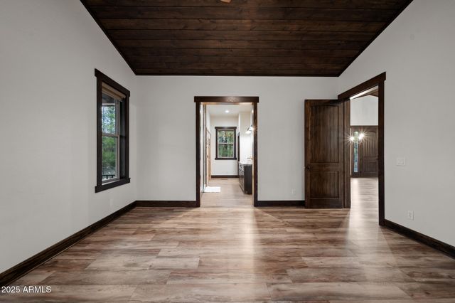 2702 MAJESTIC ELK Road, Overgaard, AZ 85933