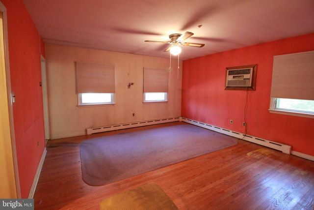 611 CREEK RD, Mount Laurel, NJ 08054