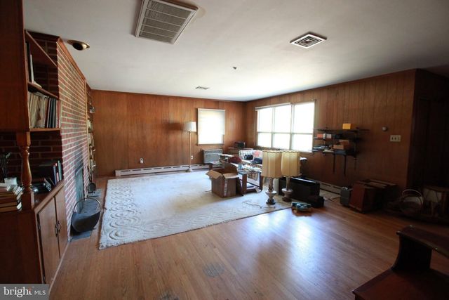 611 CREEK RD, Mount Laurel, NJ 08054