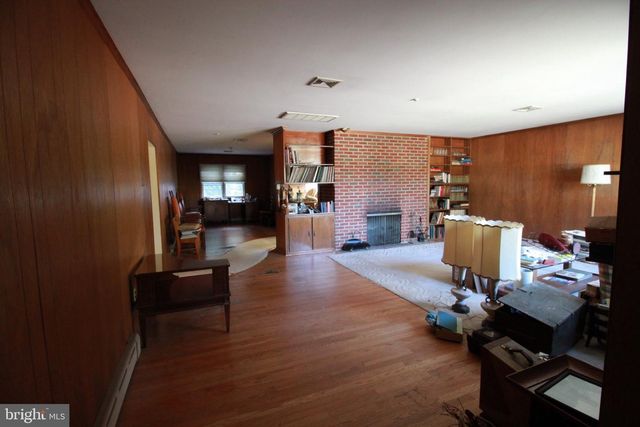 611 CREEK RD, Mount Laurel, NJ 08054
