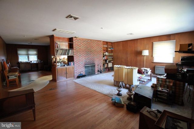 611 CREEK RD, Mount Laurel, NJ 08054