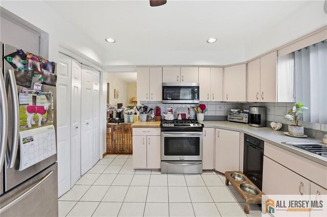 121 W Hill Road, Colonia, NJ 07067