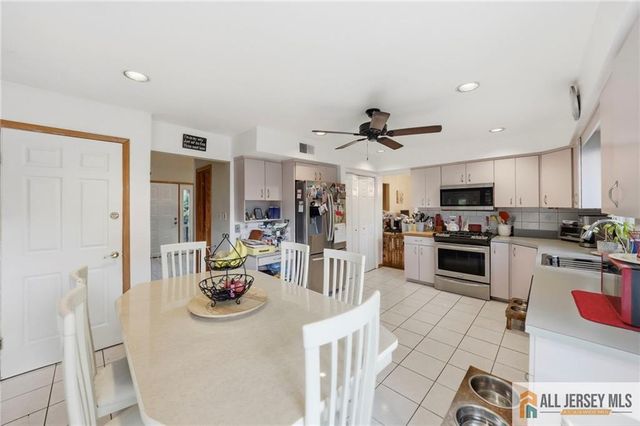 121 W Hill Road, Colonia, NJ 07067