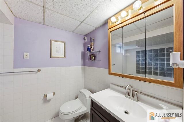 121 W Hill Road, Colonia, NJ 07067