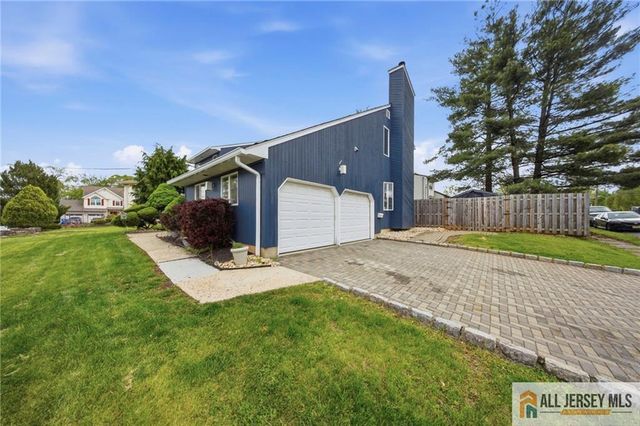 121 W Hill Road, Colonia, NJ 07067