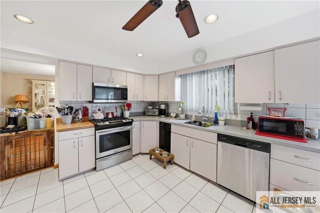 121 W Hill Road, Colonia, NJ 07067