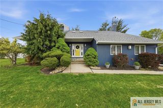 121 W Hill Road, Colonia, NJ 07067