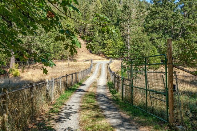 2727 Murphy Creek Road, Grants Pass, OR 97527