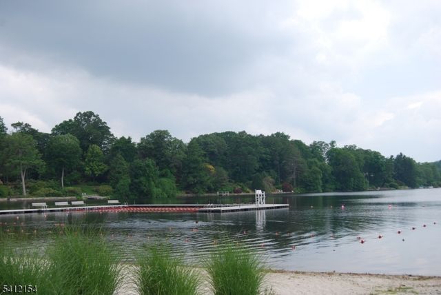 99 Beech Ter, Wayne Twp., NJ 07470