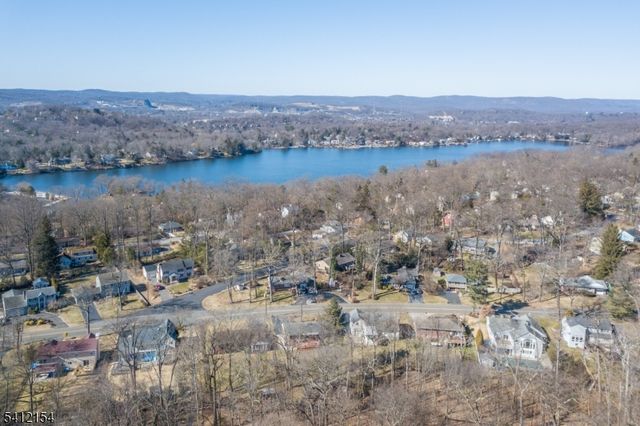 99 Beech Ter, Wayne Twp., NJ 07470