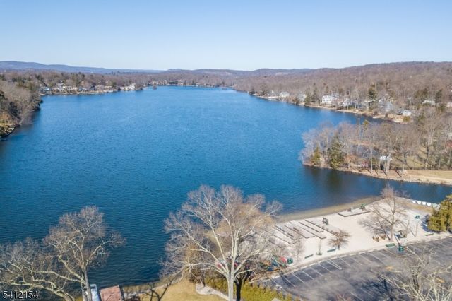 99 Beech Ter, Wayne Twp., NJ 07470