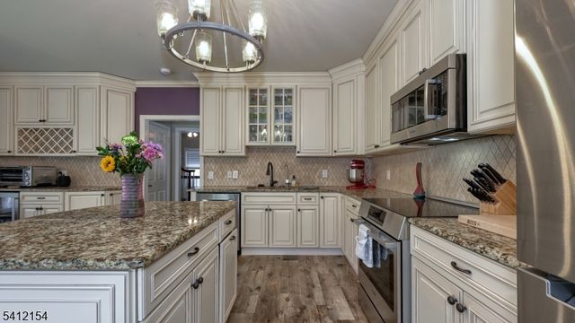 99 Beech Ter, Wayne Twp., NJ 07470