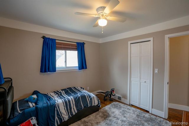 23360 Crossley Avenue, Hazel Park, MI 48030