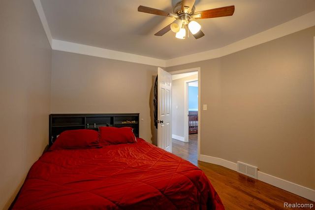 23360 Crossley Avenue, Hazel Park, MI 48030