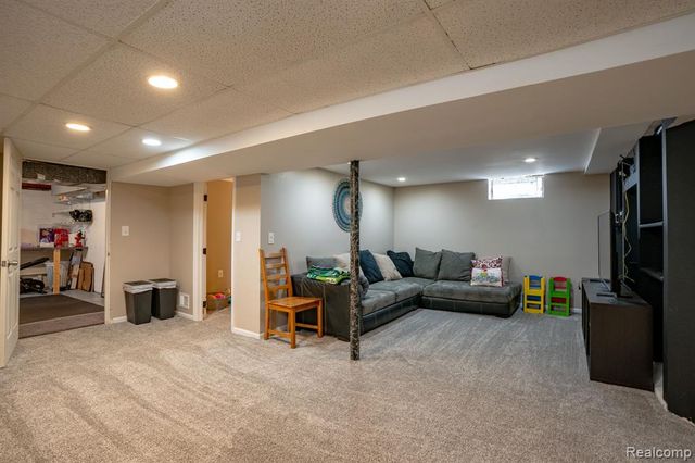 23360 Crossley Avenue, Hazel Park, MI 48030