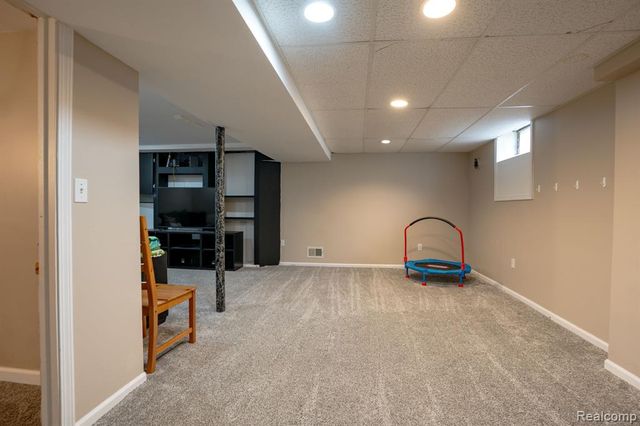 23360 Crossley Avenue, Hazel Park, MI 48030