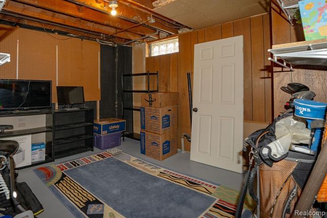 23360 Crossley Avenue, Hazel Park, MI 48030