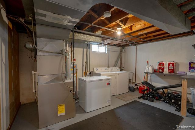 23360 Crossley Avenue, Hazel Park, MI 48030