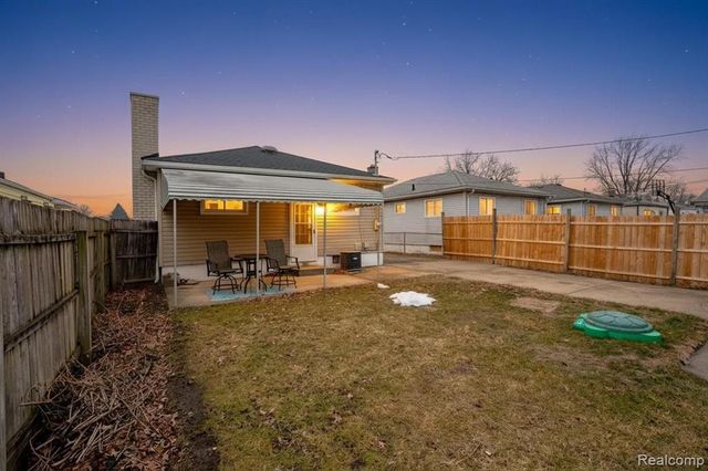 23360 Crossley Avenue, Hazel Park, MI 48030