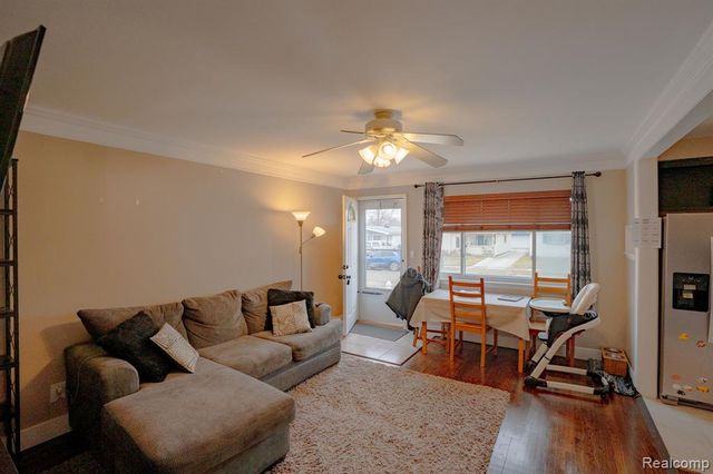 23360 Crossley Avenue, Hazel Park, MI 48030