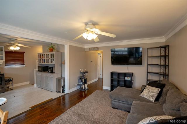 23360 Crossley Avenue, Hazel Park, MI 48030