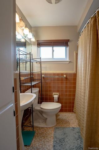 23360 Crossley Avenue, Hazel Park, MI 48030