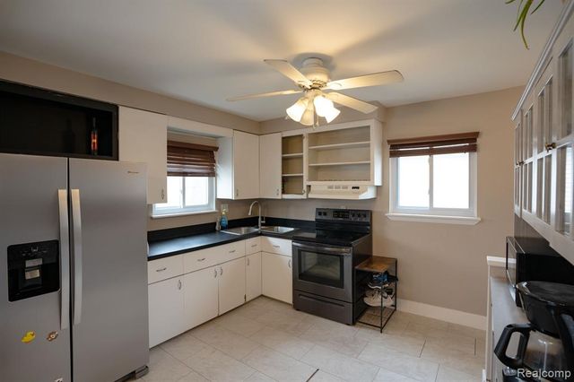 23360 Crossley Avenue, Hazel Park, MI 48030