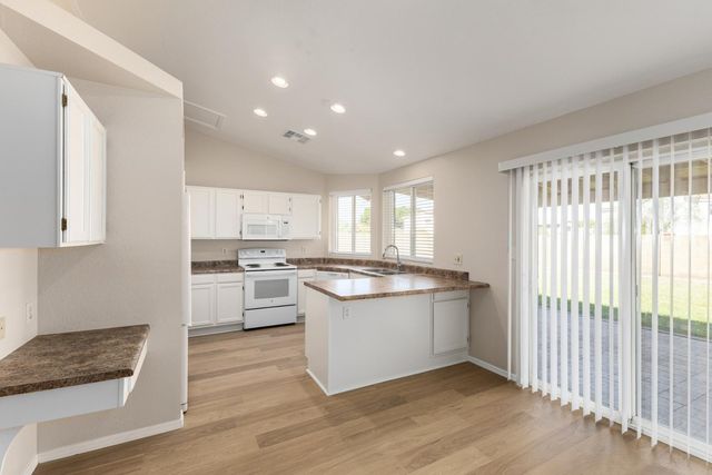 1704 S 39th Street 13, Mesa, AZ 85206