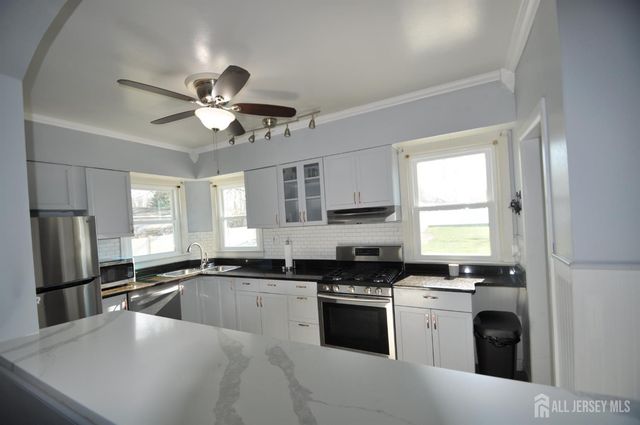 467 west Avenue, Sewaren, NJ 07077