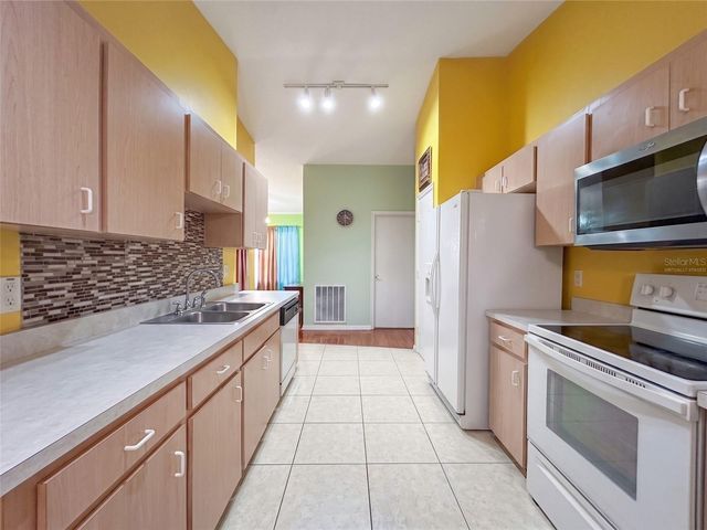 7967 APPLE BLOSSOM DRIVE, Lakeland, FL 33810