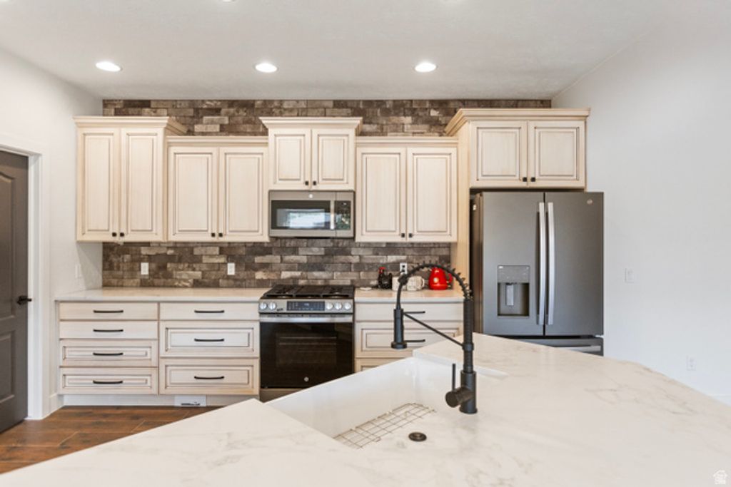 Image 11 of property listing at 1630 E 2450 S #69, St. George, UT 84790