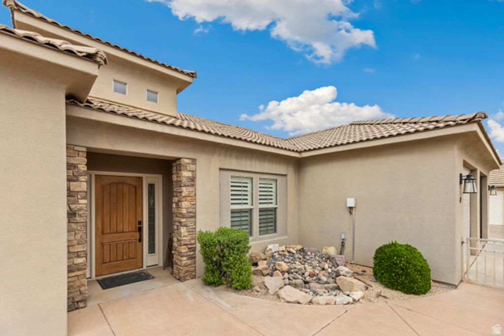 Image 3 of property listing at 1630 E 2450 S #69, St. George, UT 84790