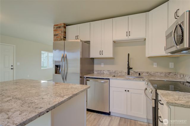 1365 Dolan Street, Raymond, WA 98577