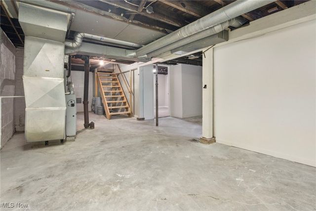 12 Bouquet Avenue, Youngstown, OH 44509