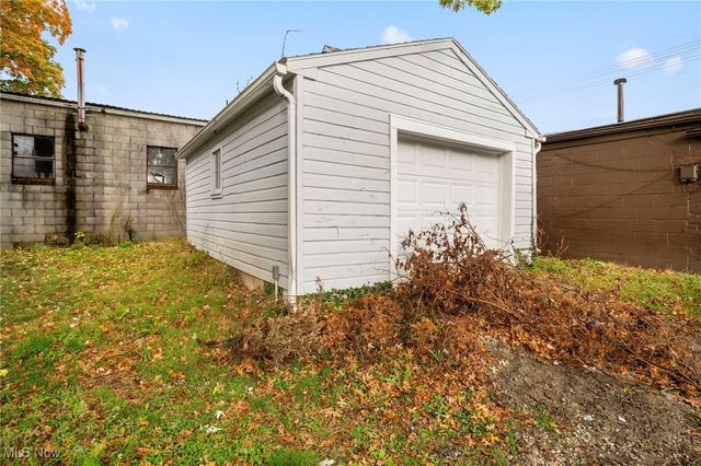 12 Bouquet Avenue, Youngstown, OH 44509