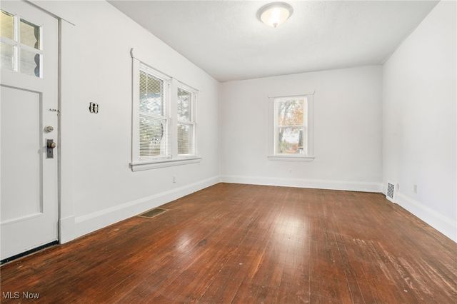 12 Bouquet Avenue, Youngstown, OH 44509