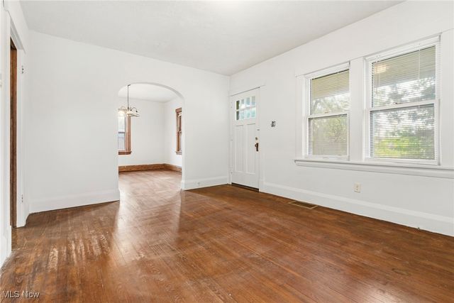 12 Bouquet Avenue, Youngstown, OH 44509