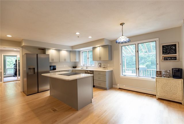 20 Lincoln Drive, North Smithfield, RI 02896