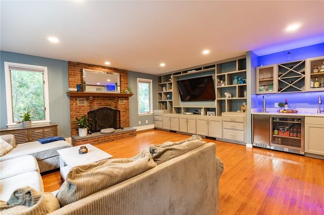 20 Lincoln Drive, North Smithfield, RI 02896