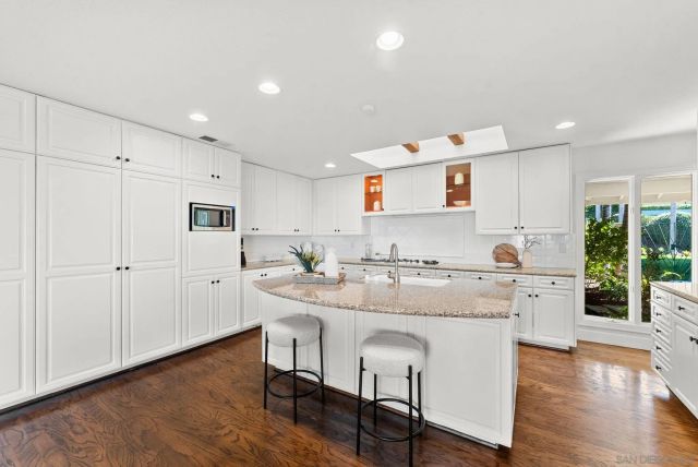 6984 Via Estrada, La Jolla, CA 92037