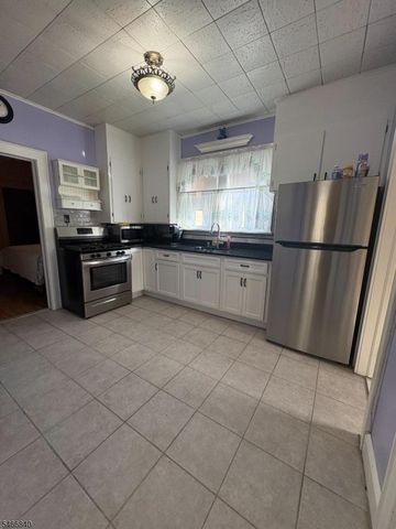 15 Pompton Ave, Woodland Park, NJ 07424