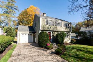 5 Norwich Cir, Medford, MA 02155